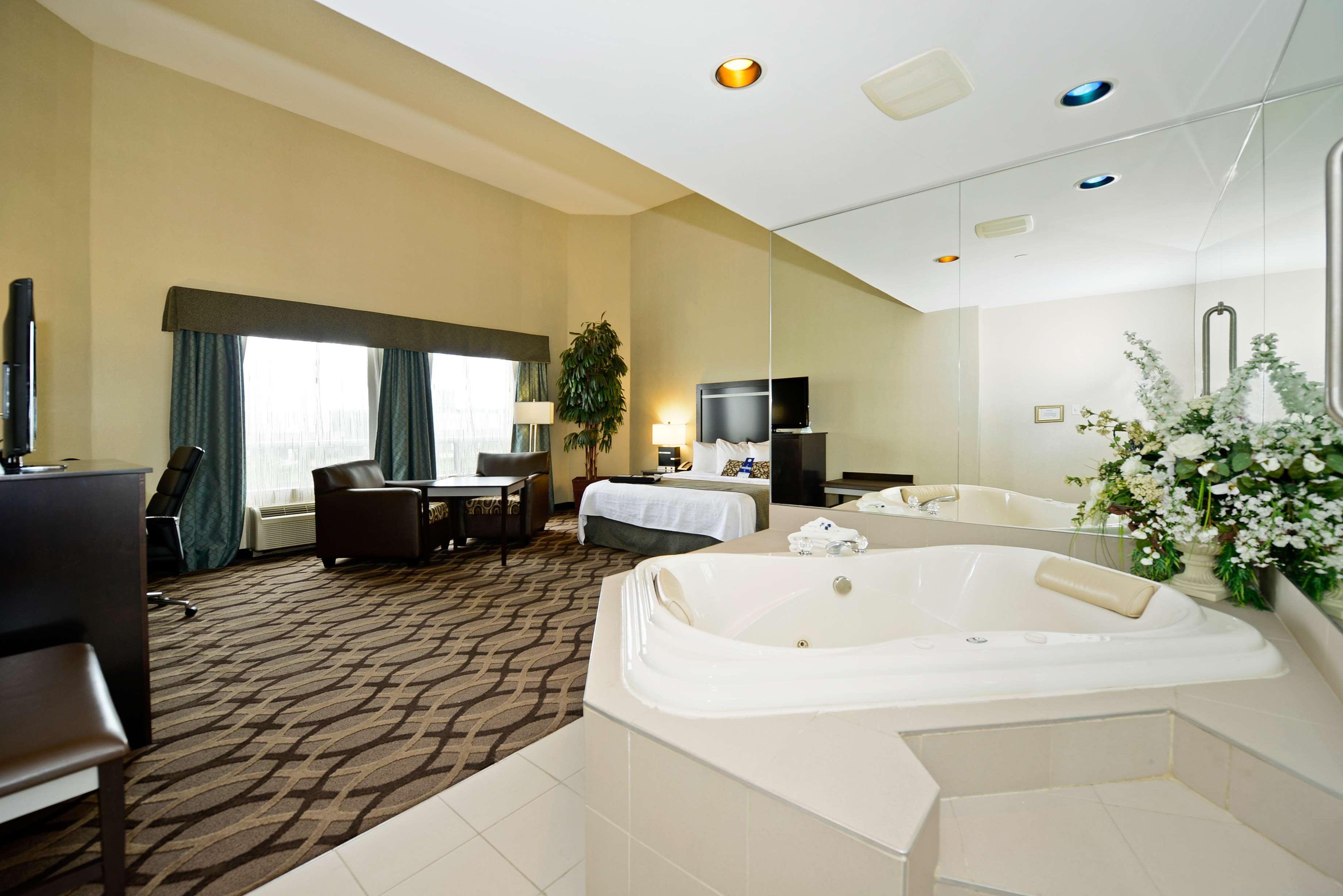 Best Western Plus Travel Hotel Toronto Airport Rom bilde